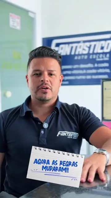 Integrante da equipe falando sobre as novas regras da habilitação